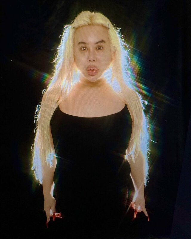 (3ページ目) 「アレン様の画像を待ち受けにすると幸運を呼ぶ」ネットに広がるトレンドを本人に直撃! 明かした画像誕生の秘話と流行への